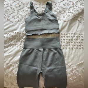 NEW 90 DEGREE 2 PIECE WORKOUT SET